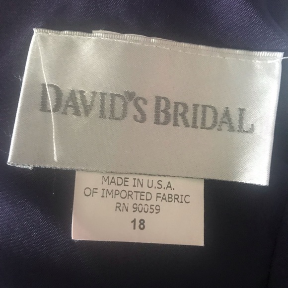 Formal dresses - Picture 4 of 6